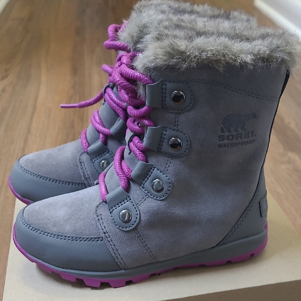 Sorel Gray Suede Winter Boots with Pink Laces for girl zise 1 new no tag